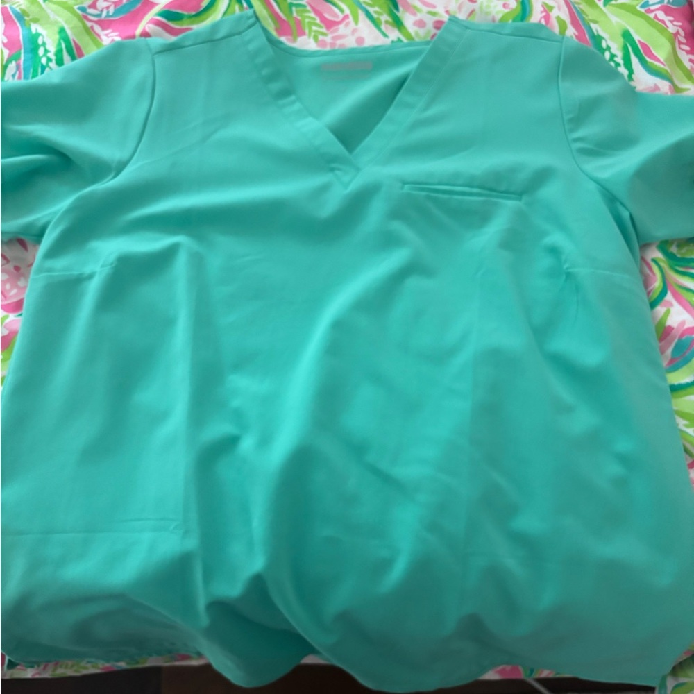 Mandala maternity scrub top Large surgical green